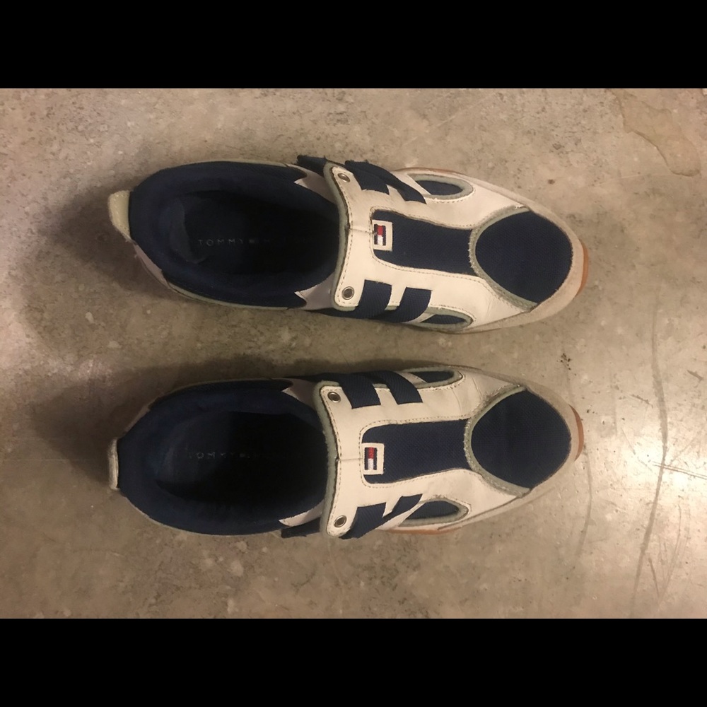 Women’s tennis shoe
